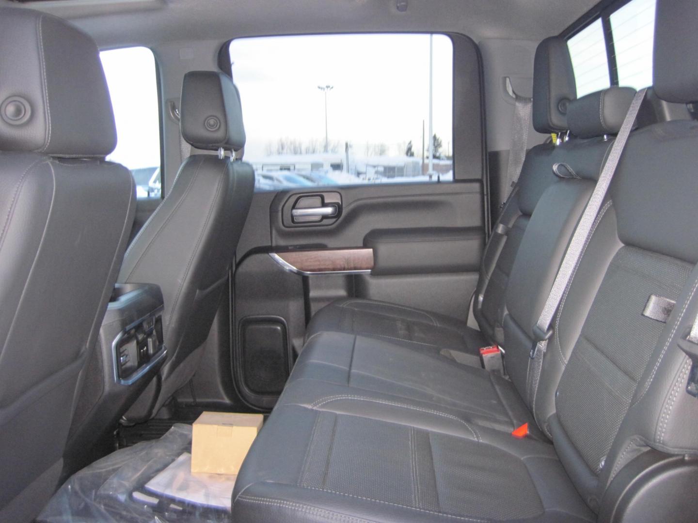 2021 silver /black GMC Sierra 2500HD Denali (1GT49REY0MF) , located at 9530 Old Seward Highway, Anchorage, AK, 99515, (907) 349-3343, 61.134140, -149.865570 - Low Miles on the GMC Sierra 2500 Denali Diesel. Come take a test drive. - Photo#5
